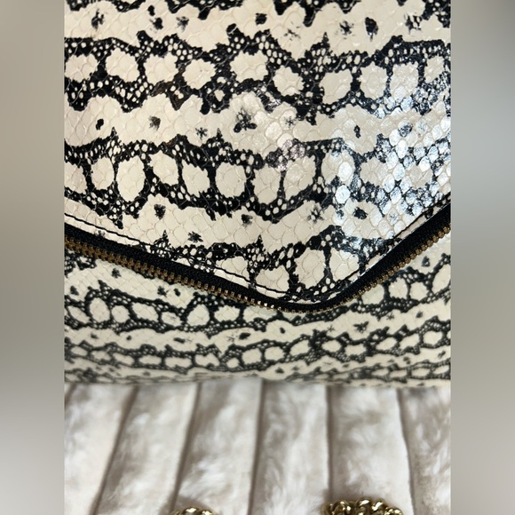 Henri Bendel Black and Cream Clutch with Chain Strap - Picture 6 of 10